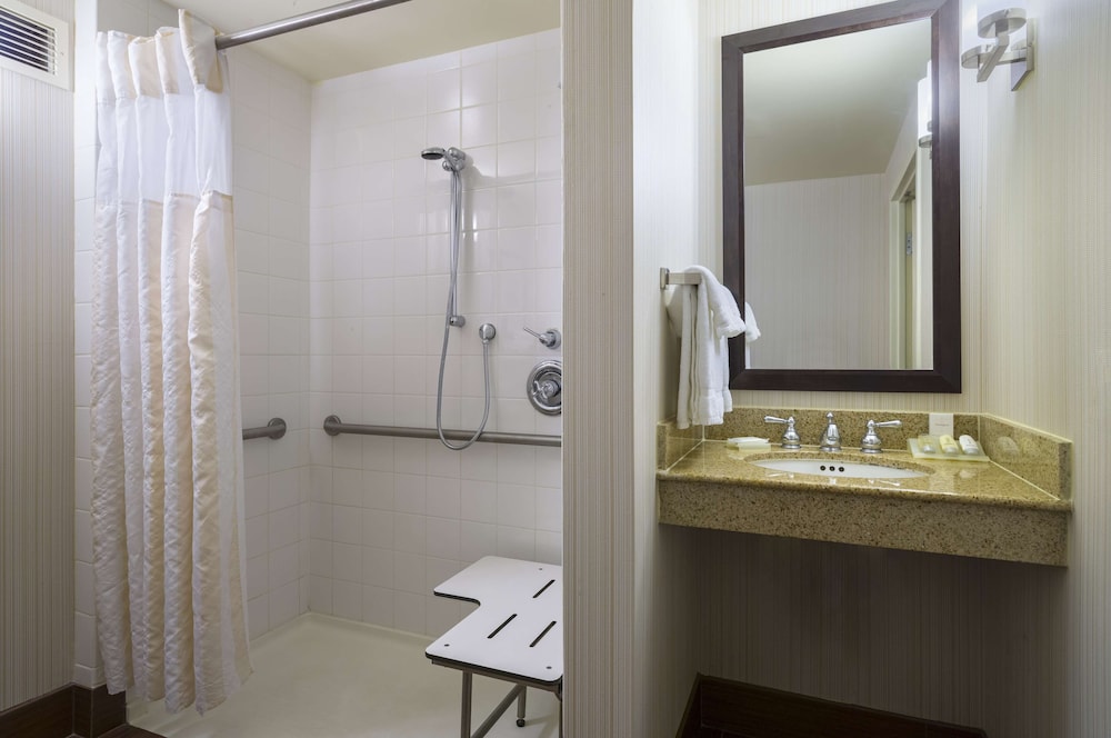 Room, Accessible - Photo 6