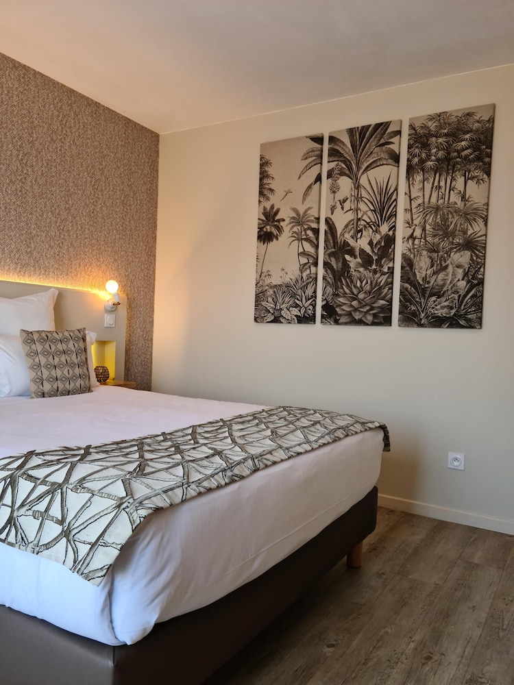 Deluxe Double Room, City View - Photo 18