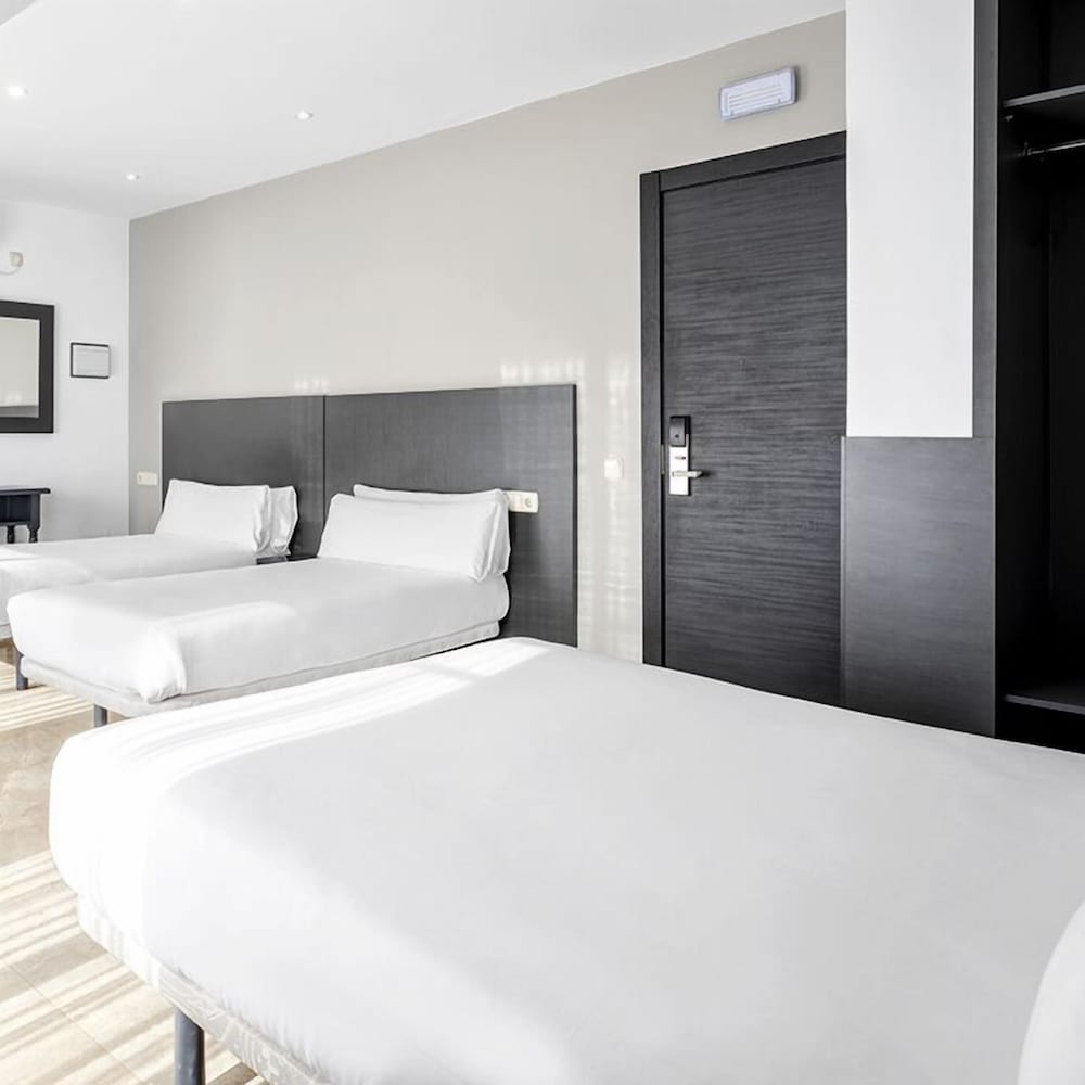 Basic Triple Room photo 3