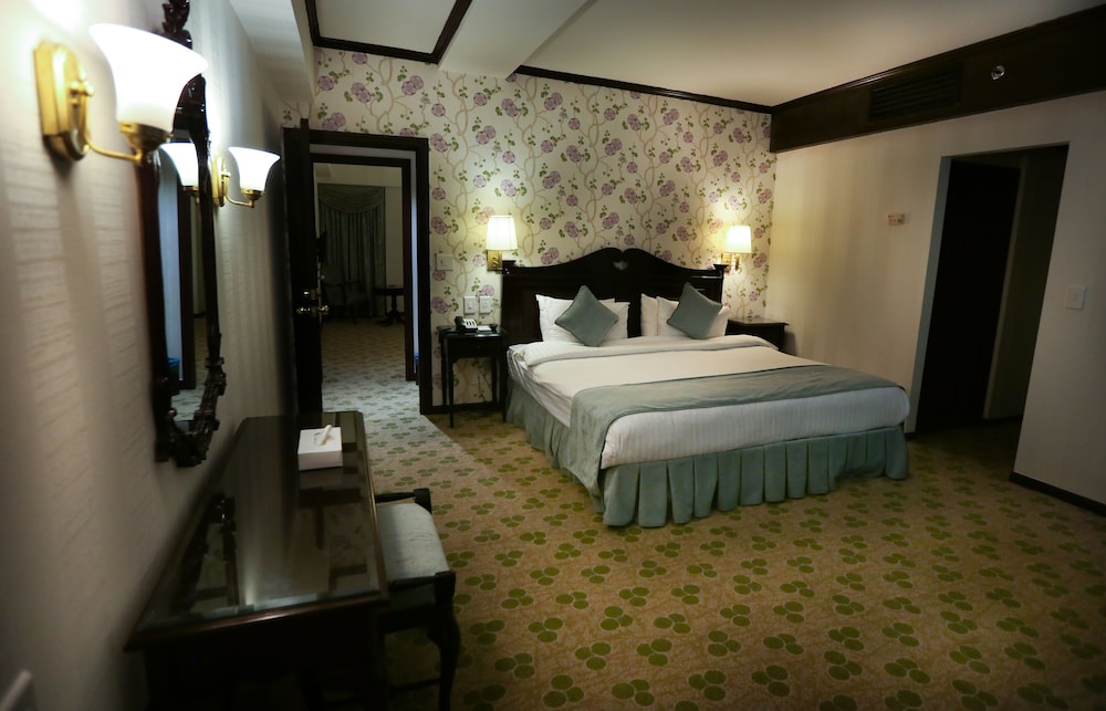 Suite, 1 King Bed photo 2