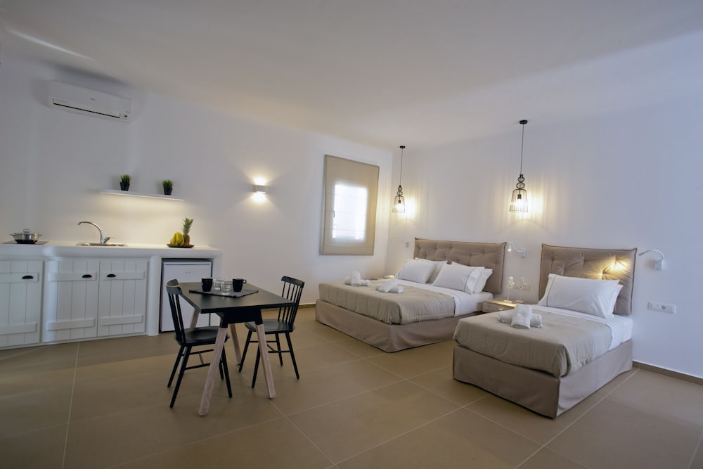 Deluxe Triple Room - Photo 9