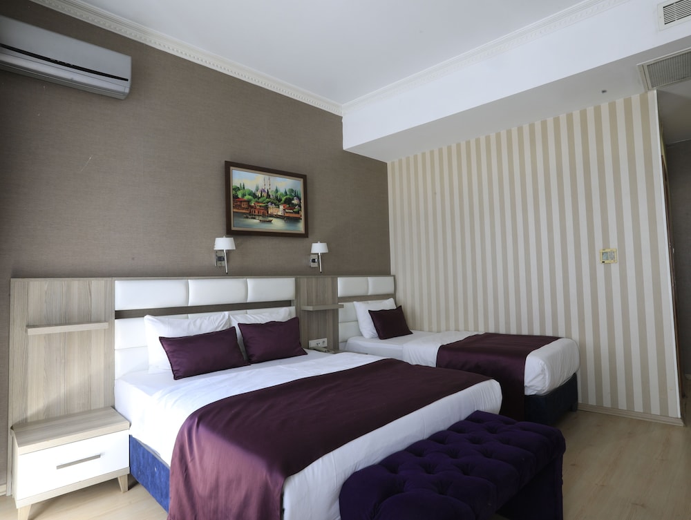 Family Quadruple Room, City View photo 3