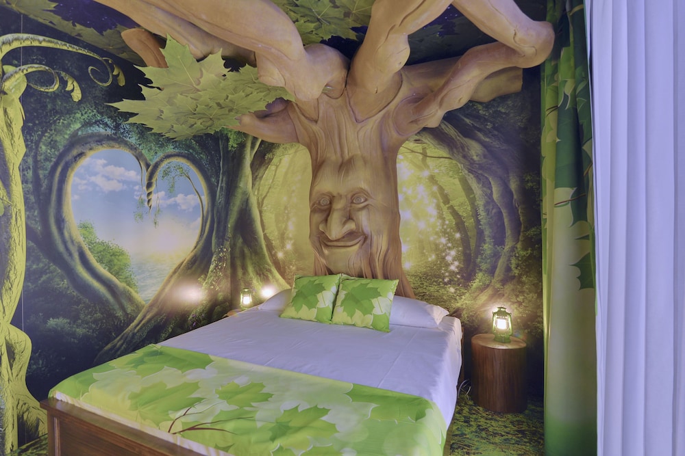 Room (Enchanted Forest Room) - Photo 1