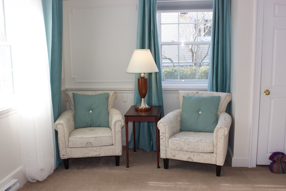 Deluxe Room, 1 Queen Bed, Ground Floor