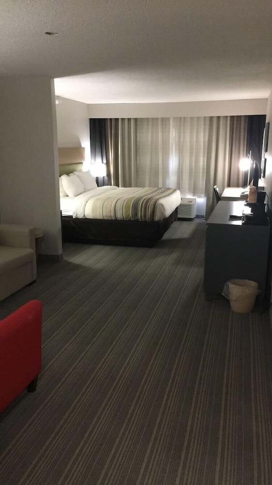 Studio Suite, 1 King Bed, Non Smoking - Photo 3