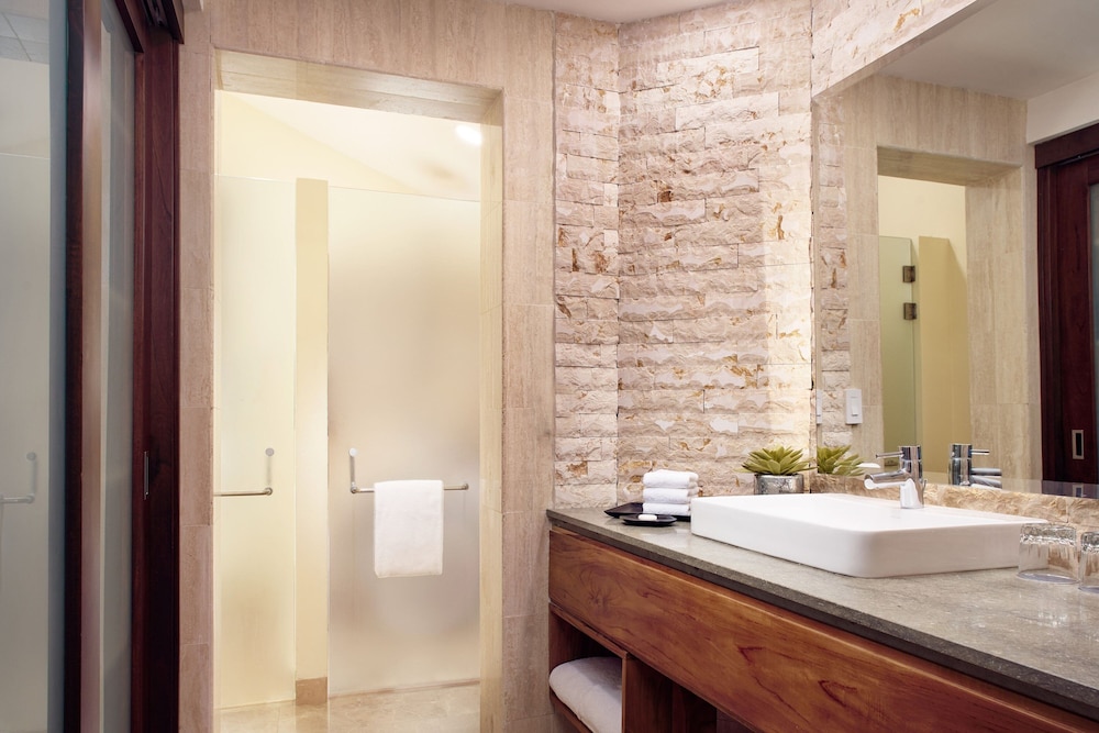 Premium Jr. Suite, 1 Bedroom, 2 Double Beds - Photo 4