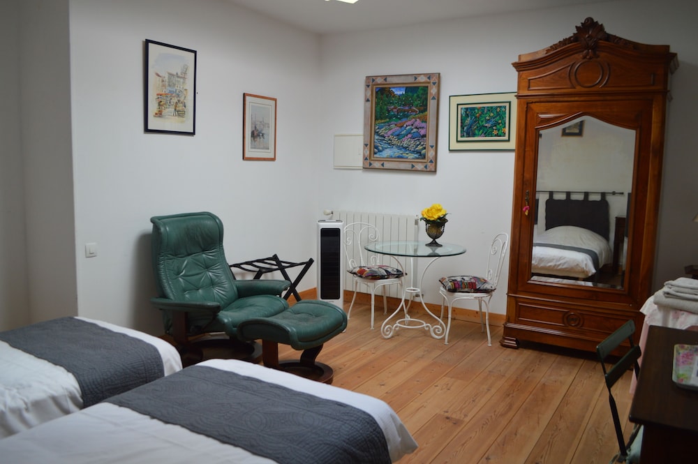 Double or Twin Room, 2 Twin Beds (2 Petite Champagne) photo 1