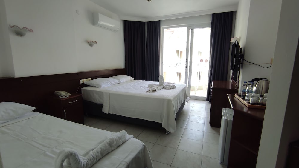 Standard Room, Partial Sea View