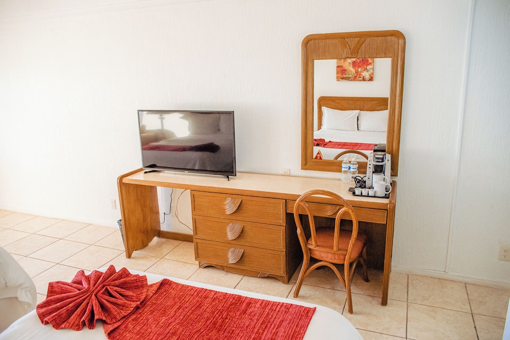 Standard Room, 2 Double Beds - Photo 6