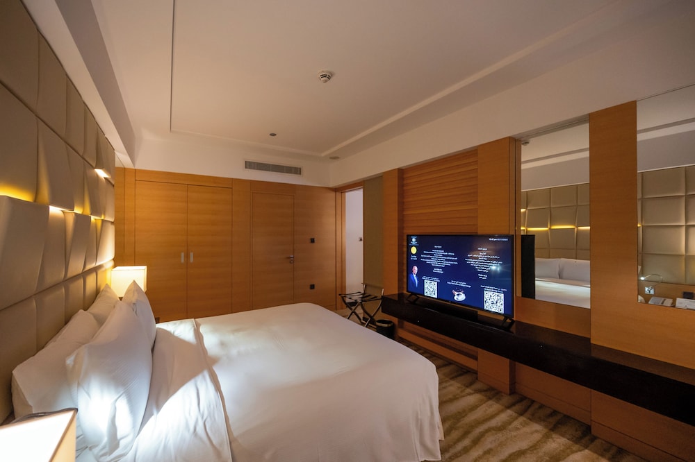 Room, 1 King Bed - Photo 12