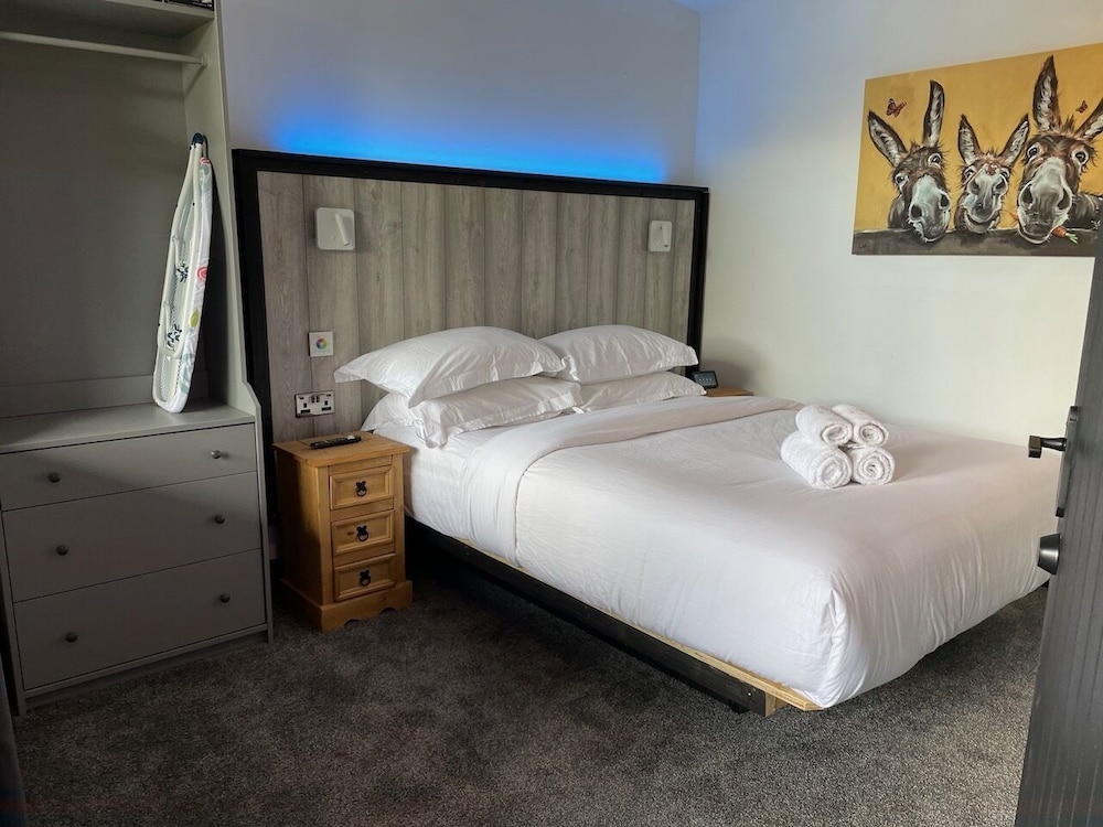 Premium Suite, 2 Bedrooms, Hot Tub, Lake View photo 2
