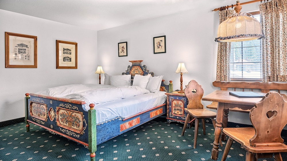 Signature Room, 1 King Bed photo 2