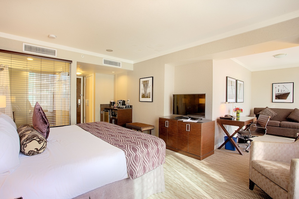 Junior Suite, 1 King Bed with Sofa bed, Mountainside