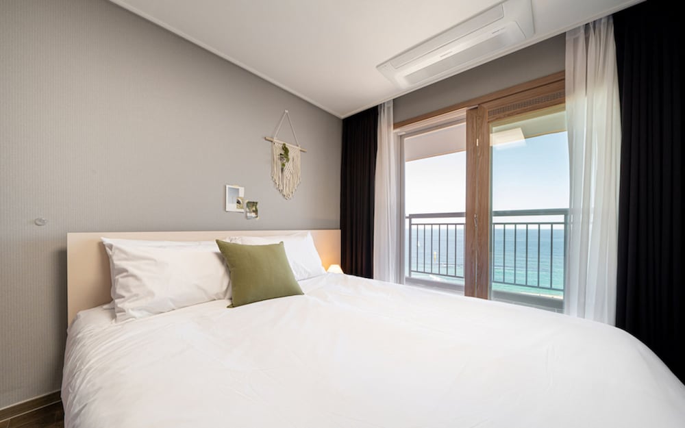 Family Two Room Ocean - Photo 16