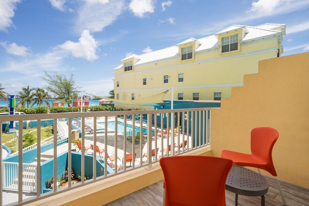 Suite, 2 Queen Beds, Balcony