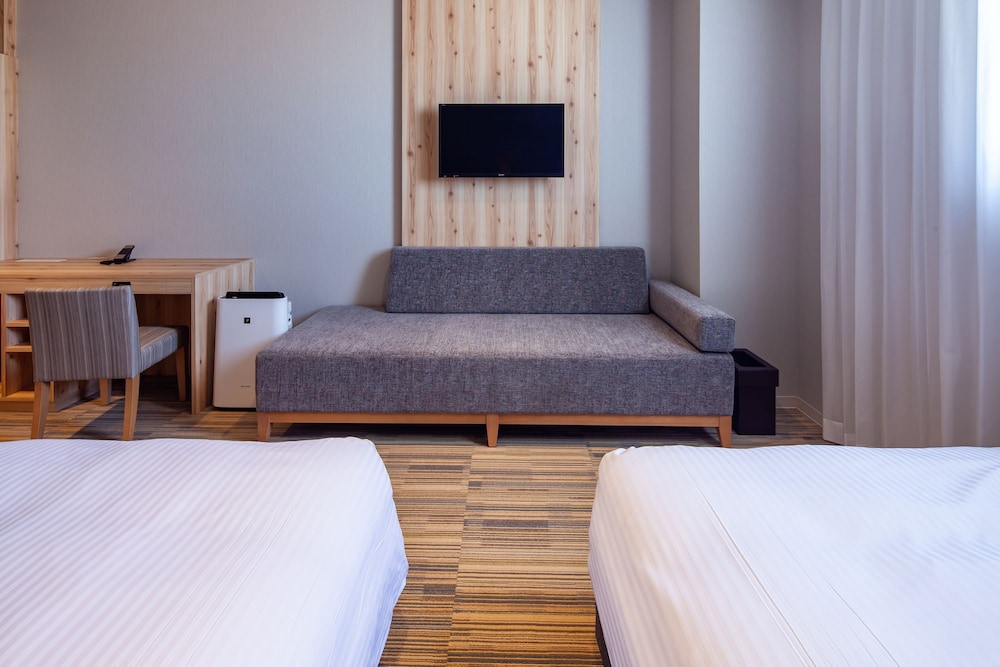Superior Twin Room, Non Smoking (2 Beds and 1 Extra Bed) photo 2