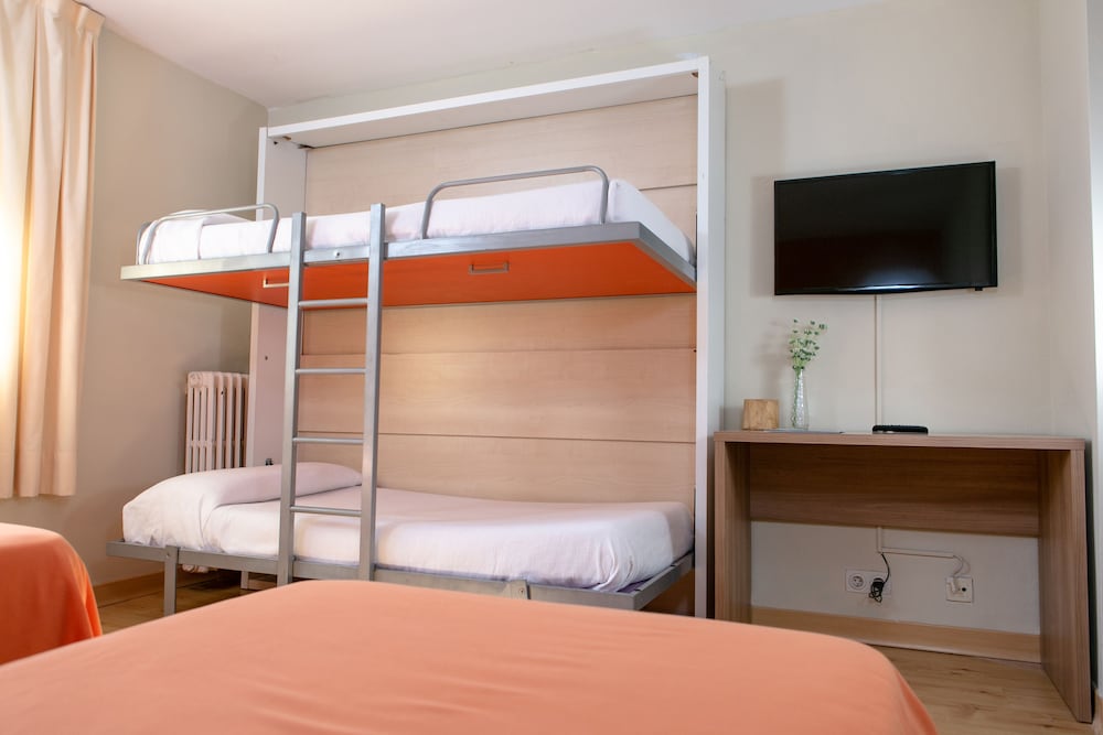 Quadruple Room (3 + 1) - Photo 4