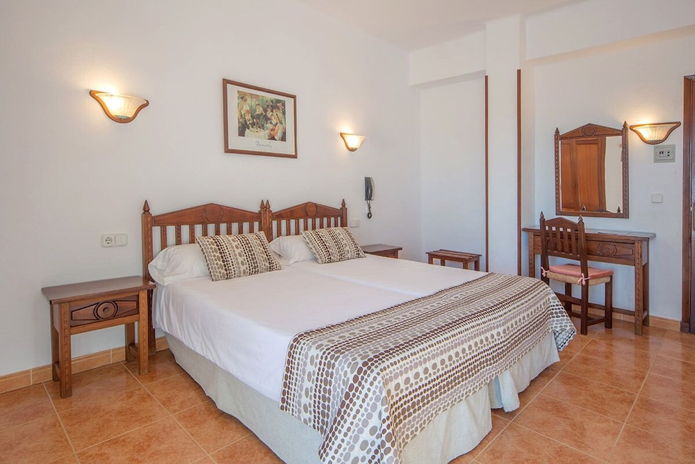 Double or Twin Room, Balcony, Pool View photo 2
