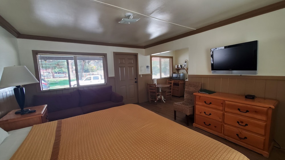 Suite, 1 King Bed, Kitchenette, River View photo 3