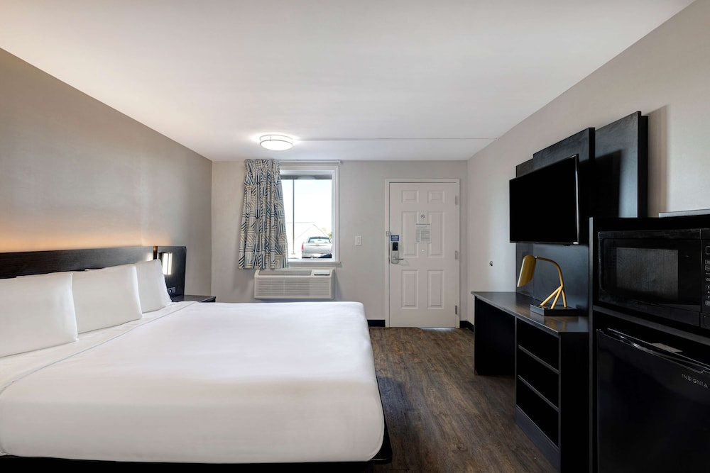 Standard Room, 2 Double Beds, Smoking, Refrigerator & Microwave - Photo 1