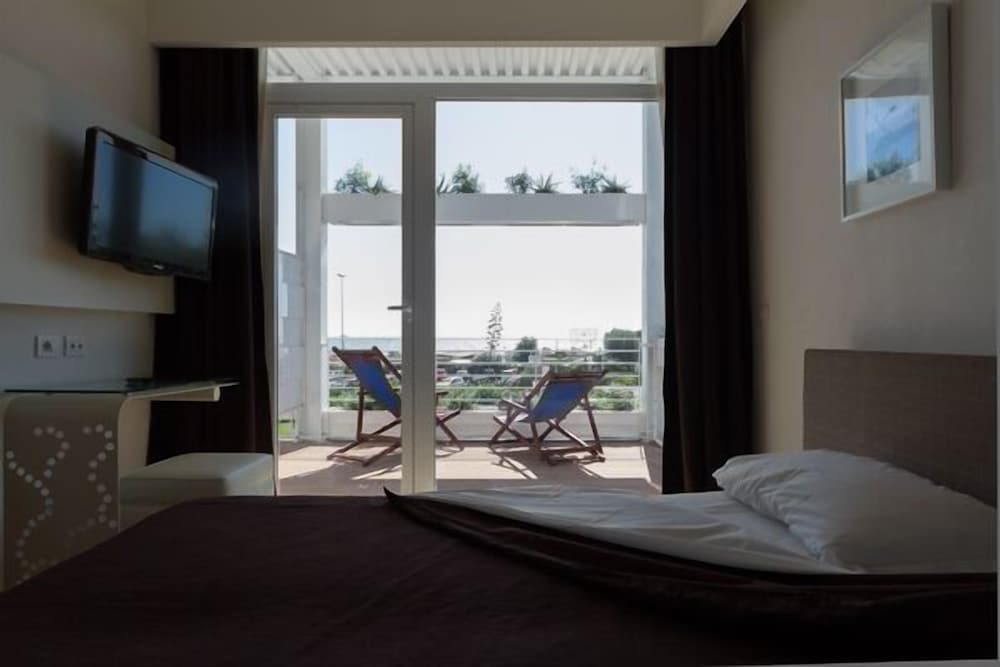 Double or Twin Room, Balcony, Sea View photo 1
