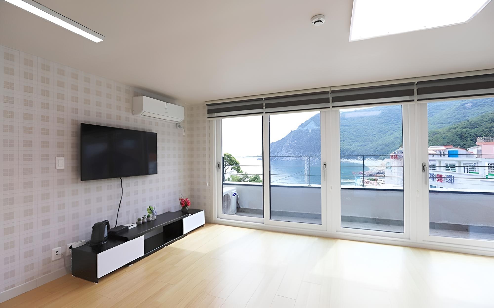 Room (The Grace 202 (Ocean View)) photo 1