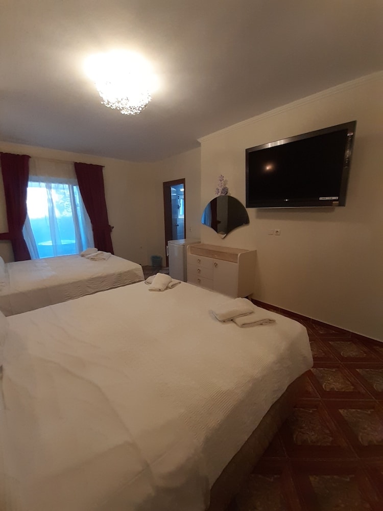 Family Room, 2 Queen Beds, Courtyard View, Ground Floor photo 3
