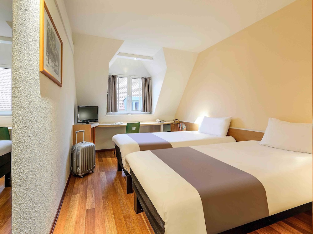 Standard Room, 2 Twin Beds - Photo 1