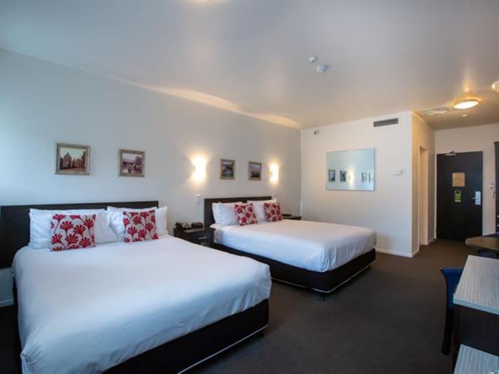 Studio, 2 Queen Beds photo 1