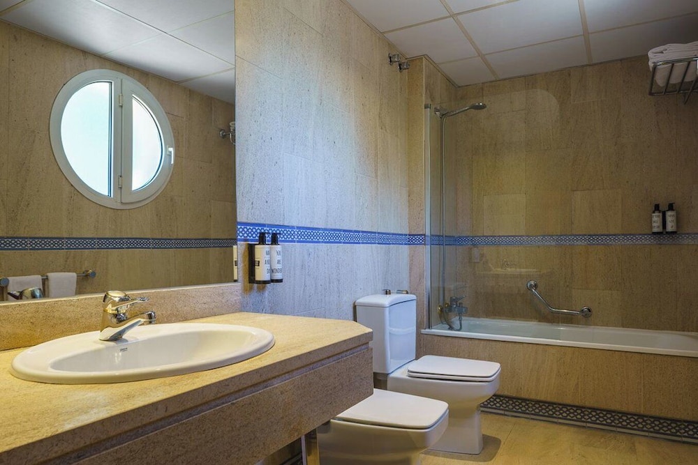 Double Room - Photo 6