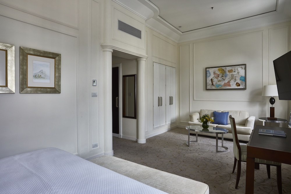 Deluxe Room, City View thumbnail 6