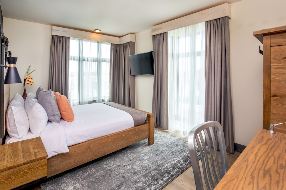 Standard Room, 1 Queen Bed, Non Smoking photo 2
