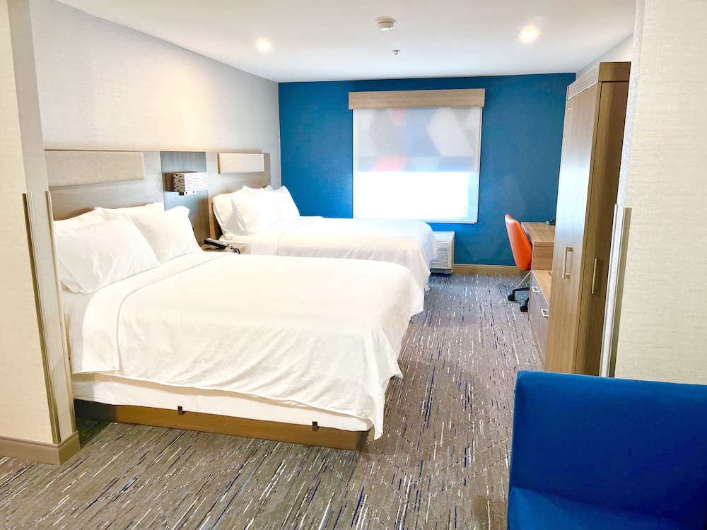 Standard Room, 2 Queen Beds - Photo 2