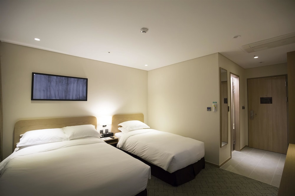 Standard Room, Multiple Beds, City View