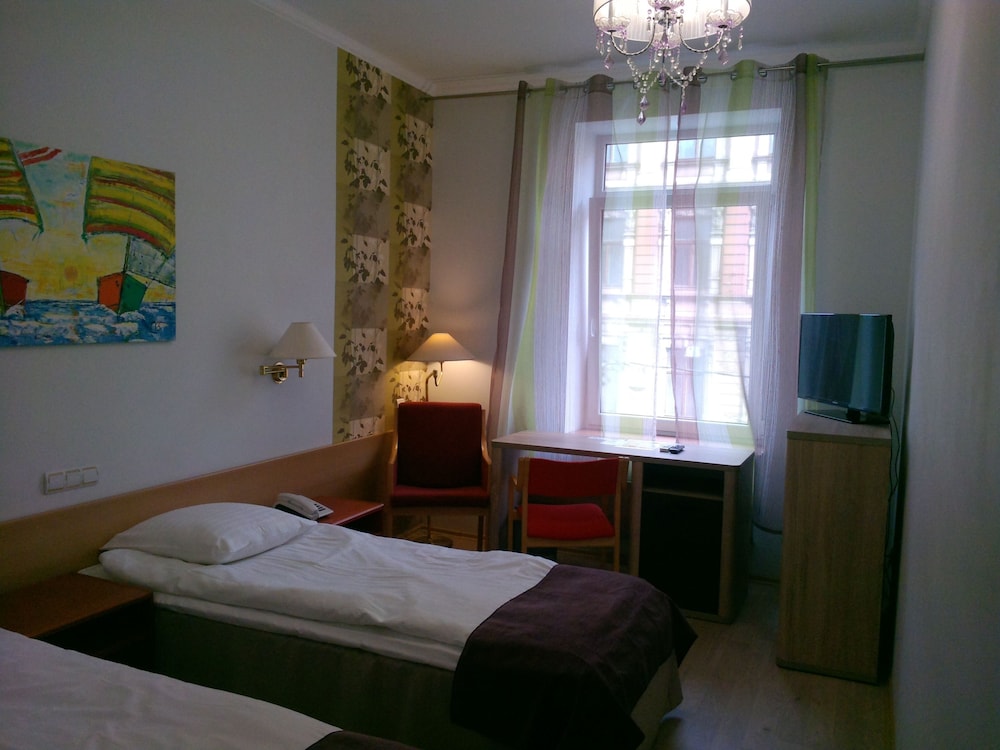 Double or Twin Room - Photo 11