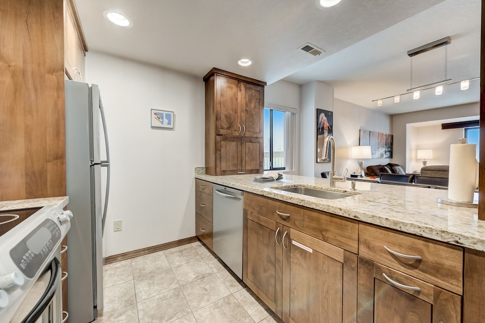 2 Bedroom Condominium - Photo 8