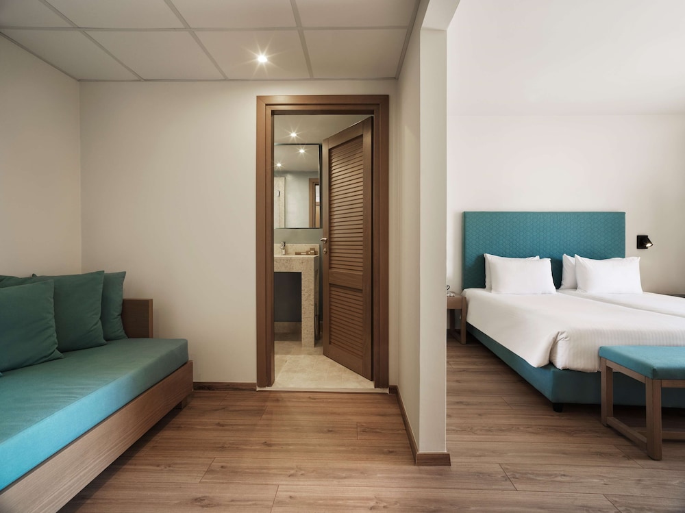 Deluxe Room, 1 Bedroom, Balcony - Photo 13