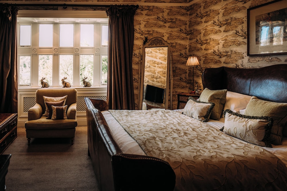 Room, 1 King Bed (Tudor Suite) photo 3