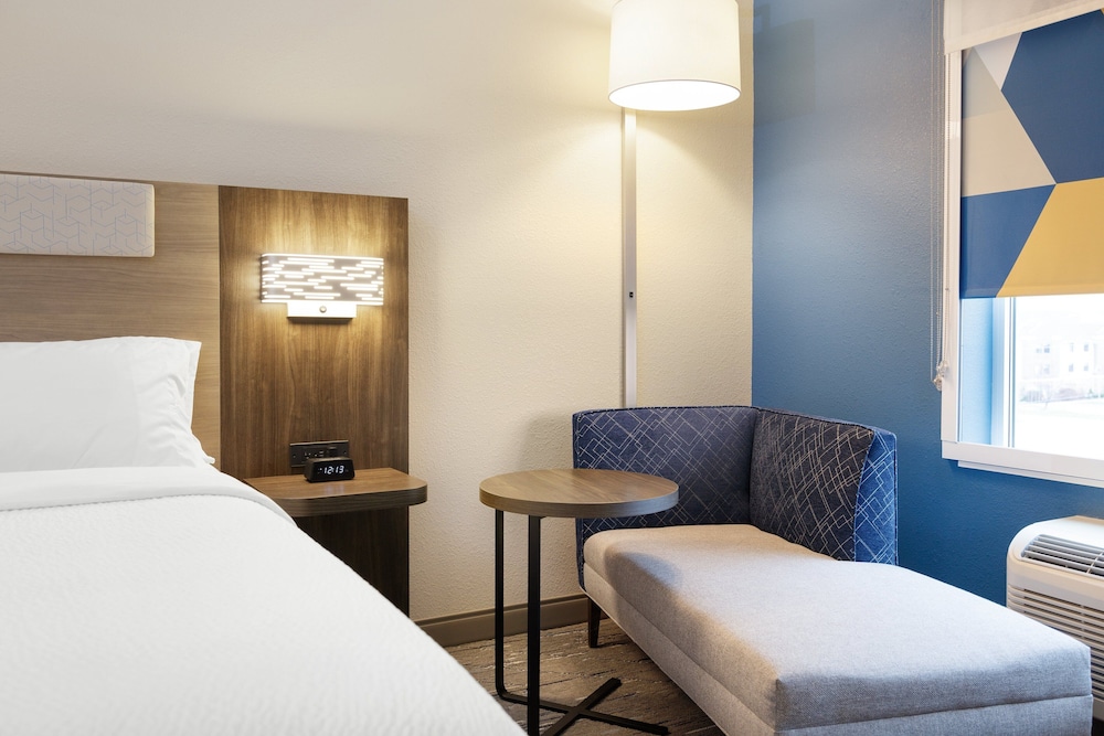 Standard Room, 1 King Bed, Accessible (Communications) - Photo 5