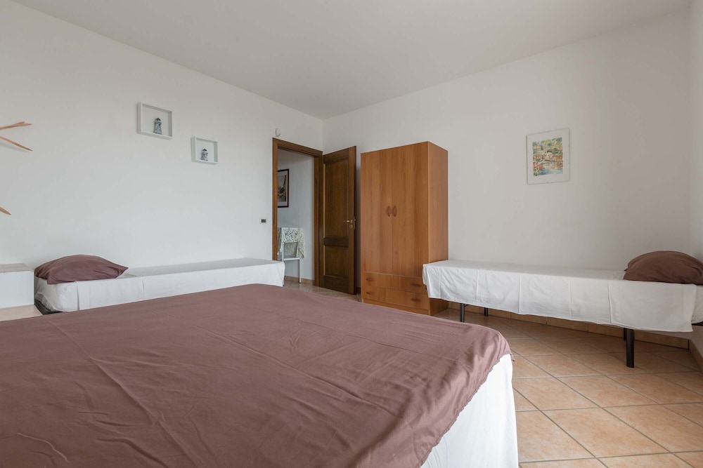 Basic Villa photo 3