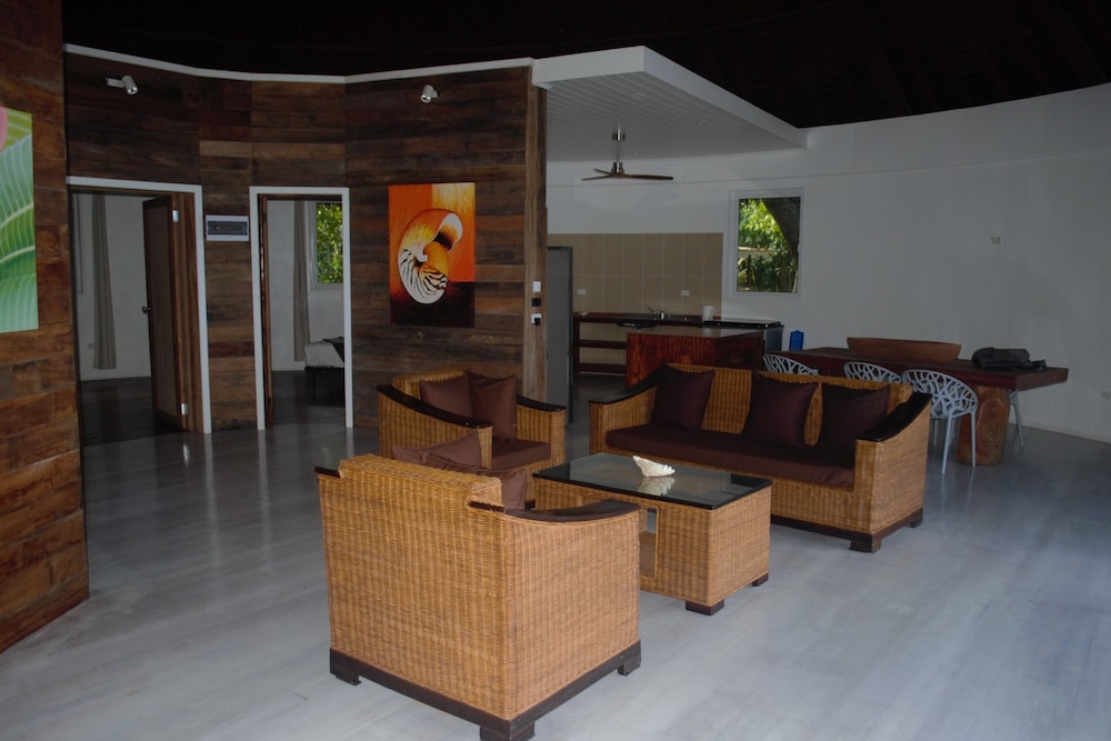 Beachfront Pool Villa photo 3