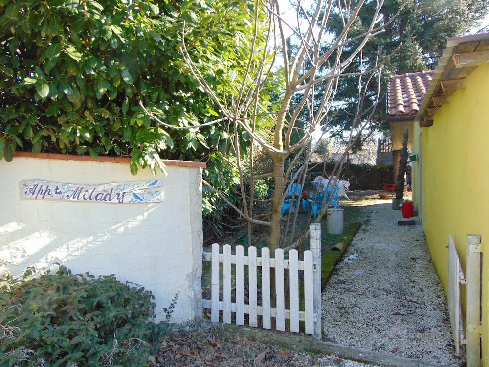 Family Townhome, 1 Bedroom, Non Smoking, Garden View photo 3