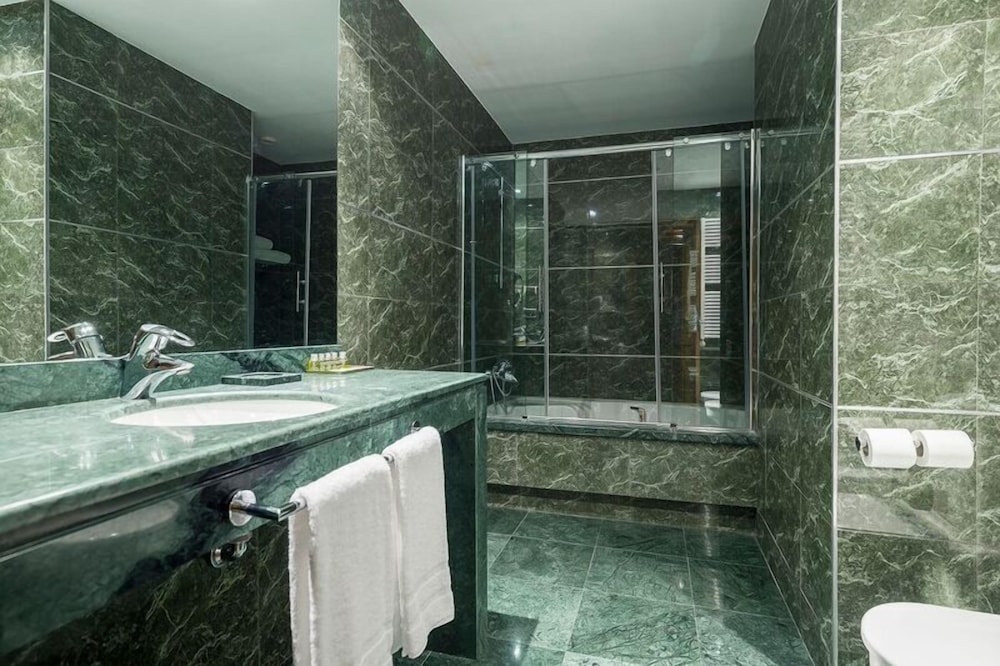 Double Room, 1 Double or 2 Twin Beds, City View photo 3