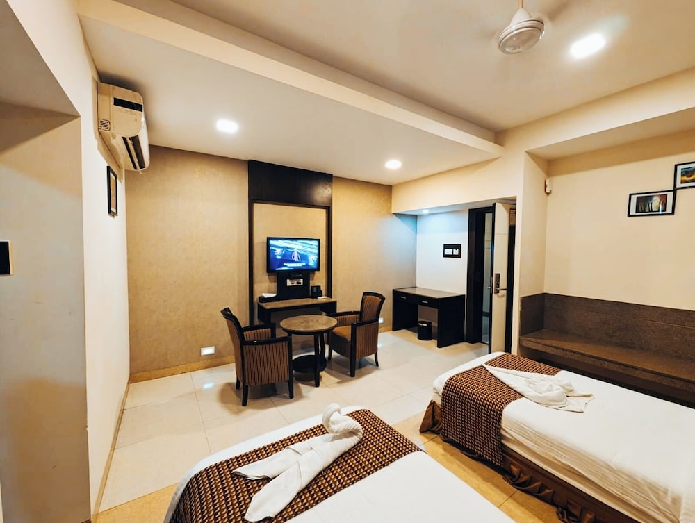 Premium Twin Room photo 3