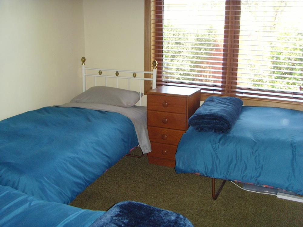 Standard Suite, 1 Bedroom, Non Smoking (Private 4 Singles) photo 3