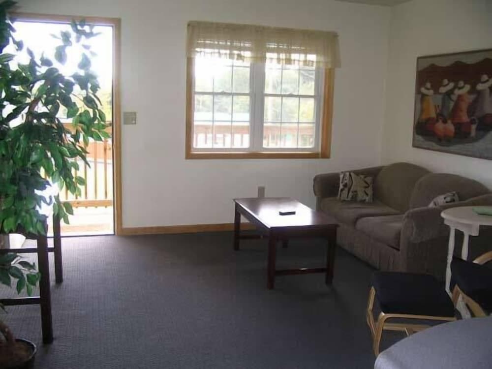 1 Bedroom Suite with 2 Double Beds (2nd Floor) photo 2