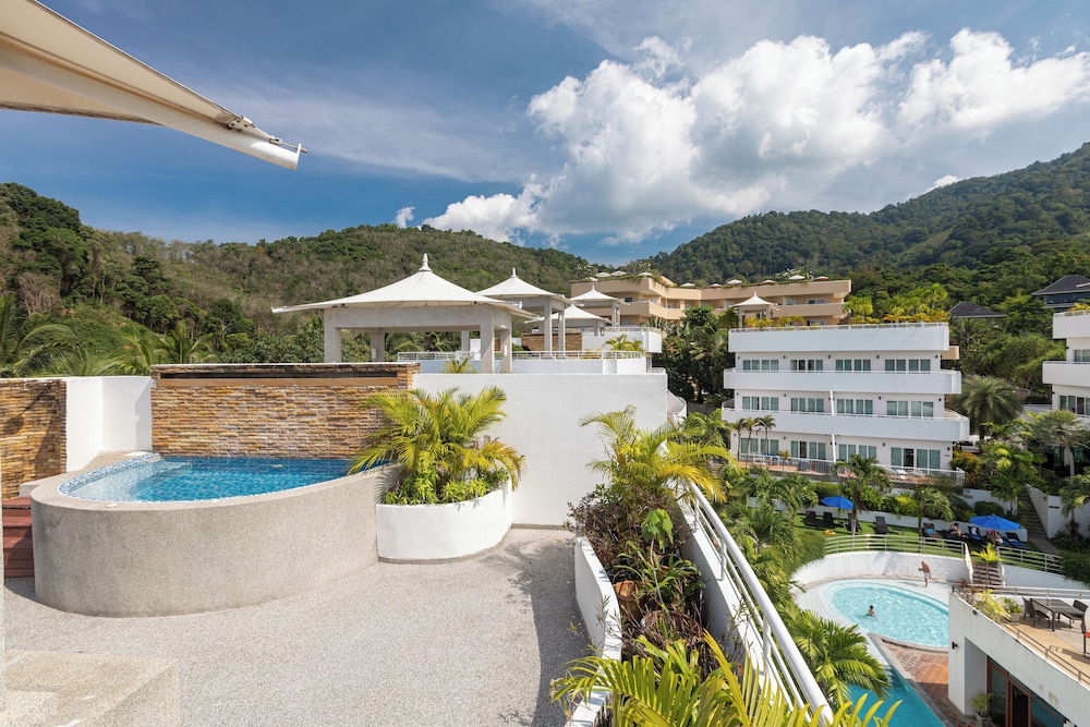 New One Bedroom Penthouse Suite with Rooftop Jacuzzi - Photo 14