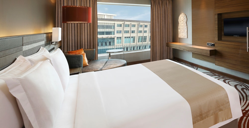 Suite, 1 King Bed, Smoking