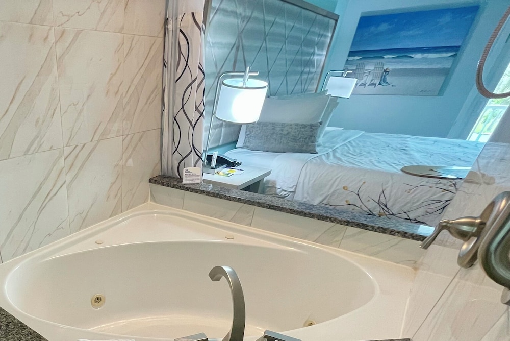 Honeymoon Room, 1 King Bed, Patio, Garden View