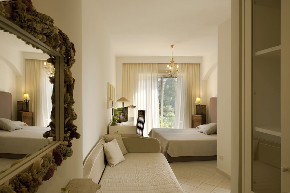 Deluxe Room, Balcony, Partial Sea View